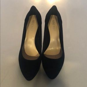 New Nine West black suede heels